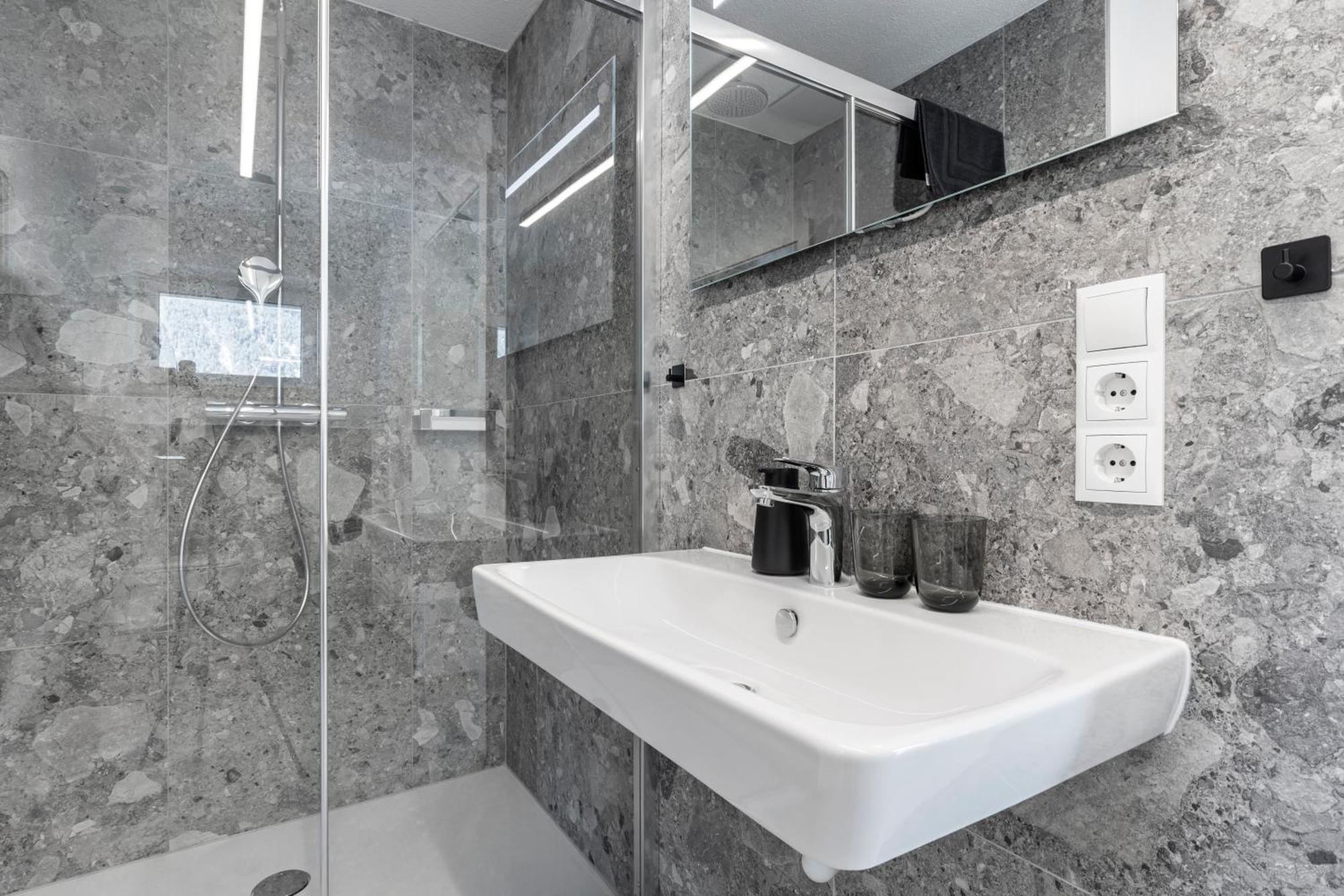 Kiechls Homebase - Adults Only Тарренц Номер фото